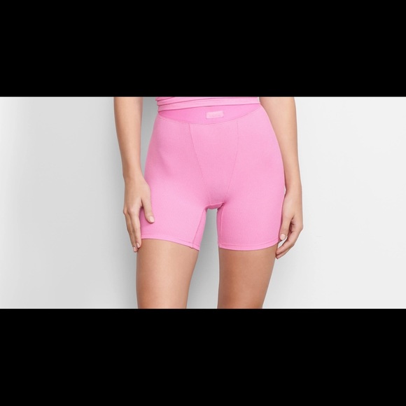 Skims valentines shorts sold out collection 🥰 bubble gum pink - Picture 1 of 2